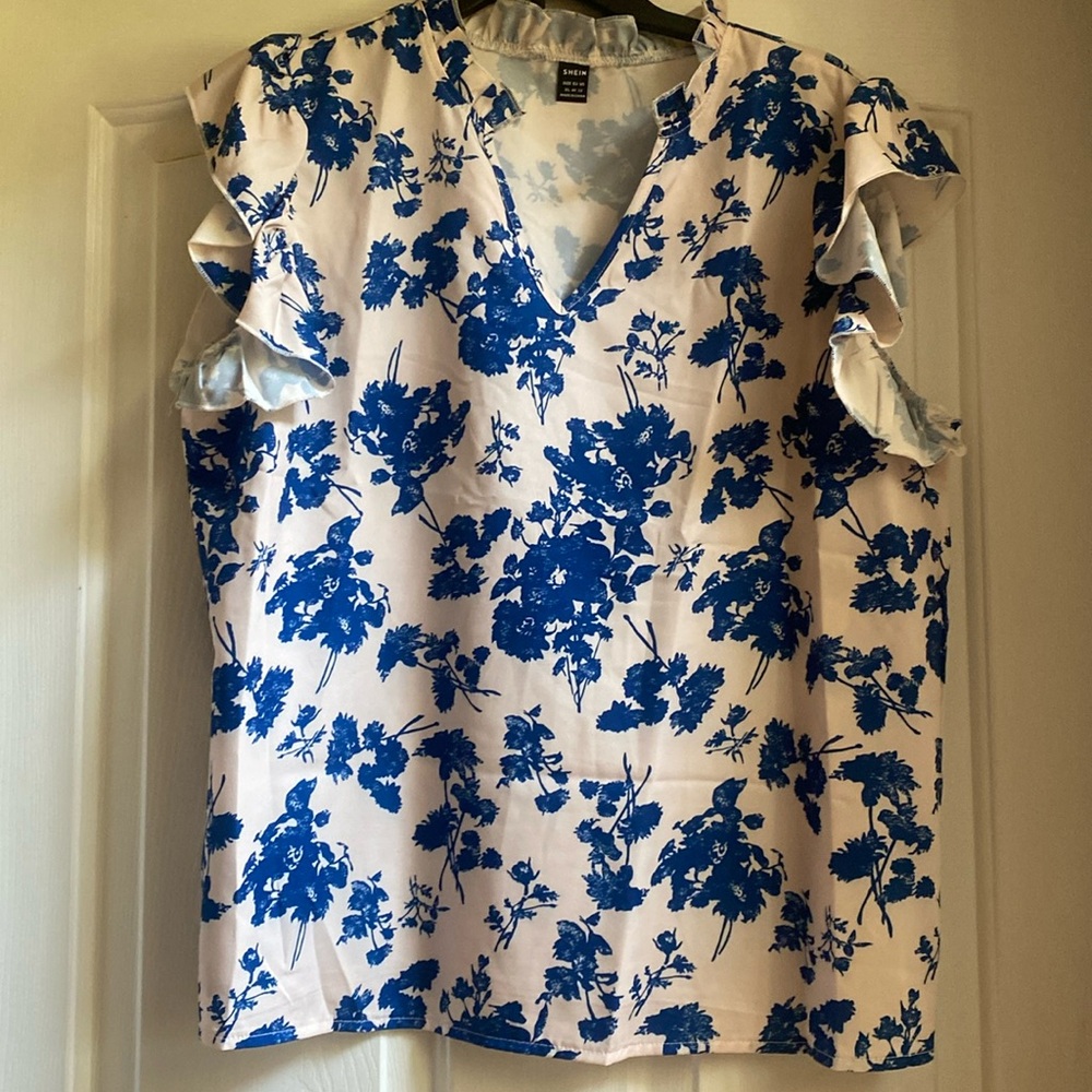 Lot of three summer tops. All sleeveless with ruffle, size xl. Like new